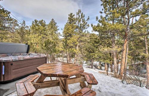 Luxe Updated Home with Grill and Hot Tub 4 Mi to RMNP - Foto 33