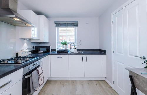 Liverpool-Halewood-Speke - NR Airport & JLR - Sleeps 8 - 5 Beds 1 sofabed 2 Bath Driveway Parking - Docks - Short 2 Long Stays - by Samina, ARZ Stays - Foto 33