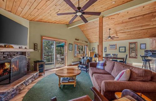 Camp Dancing Bears - Wifi, Riverfront, Pet Friendly, Fire Pit, Grill, Deck, Fishing, Games, Fireplace, King Bed - Photo 23