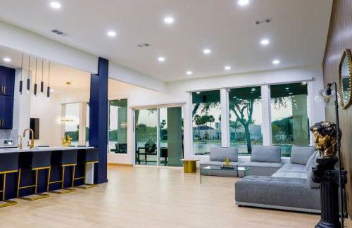 Lake Home: Relax and Unwind in Mission Hidden Gem - Photo 13