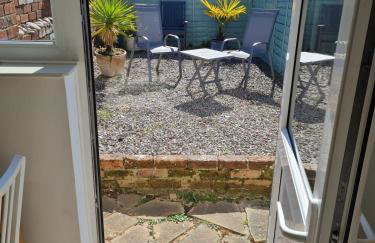 Quiet self contained studio flat near town centre and university - Foto 20