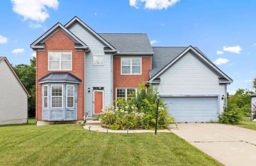 Quiet Suburban Home with Art Deco Flair - Foto 27