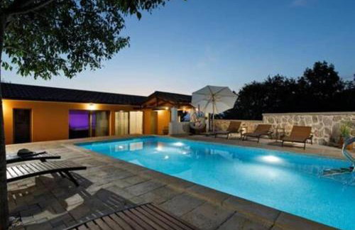 Three Bedroom Holiday Home with Pool - Foto 18