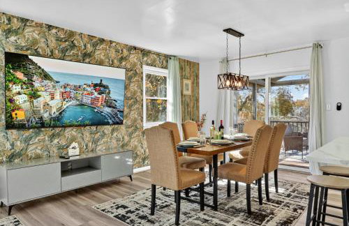 4BR House Mins to Downtown Annapolis with Firepit, Basement Bar, & Sleeps 12 - Foto 11