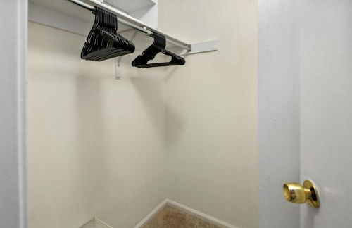 Luxury Sterling townhome - Private, Self checkin - Foto 29