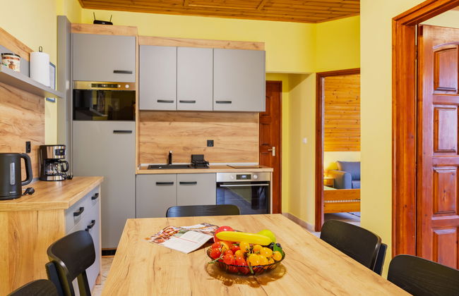 4 bedroom Apartment in Balatonszárszó with garden and terrace - Photo 5