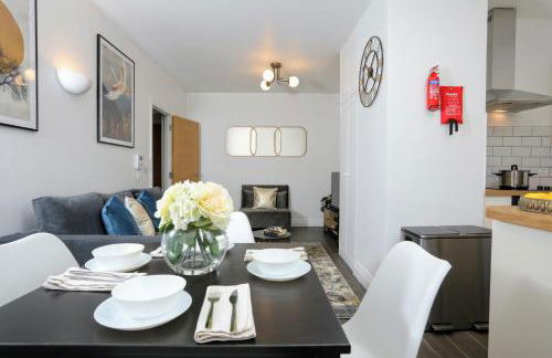 Aisiki Living at Upton Road, Multiple 1, 2, or 3-Bedroom Apartments, King or Twin Beds with Free WiFi & Parking Space - Foto 42