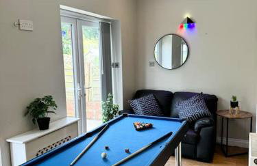 Spacious 15 Guest Home With 9 Beds in Shirley - Photo 14