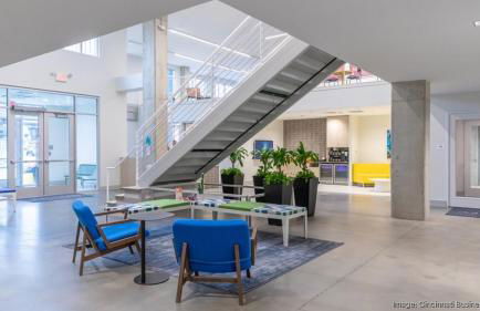 The 513 Flat! 1BR, 1Bath Apt with Pool and Riverfront View! Free Gated Parking! Only Steps from The banks & Stadiums! - Foto 52