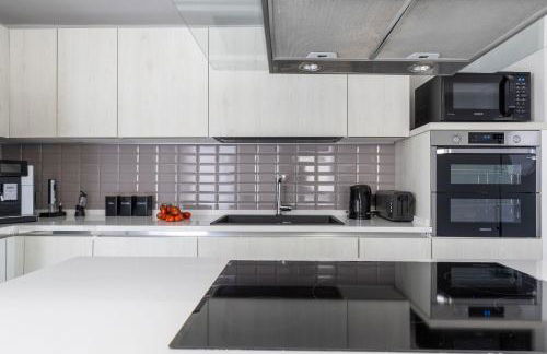 Villa Acquaviva with Panoramic, Private Pool and Gym - by PosarelliVillas - Foto 32