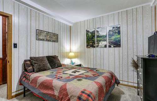 Pet-Friendly Pine Home Near Hiking and Fishing! - Photo 15