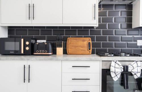 Big 4-Bed House in Haydock Ideal for Work Crews - Foto 3