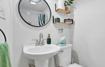 Cozy escape with Hot Tub, ideal for family & friends - Photo 6