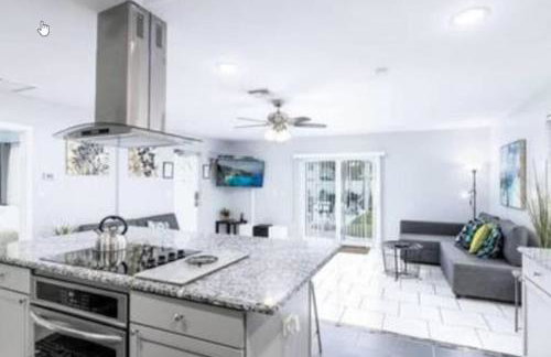 Cozy Getaway with Pool and Putting Green Unit 2 - Foto 5