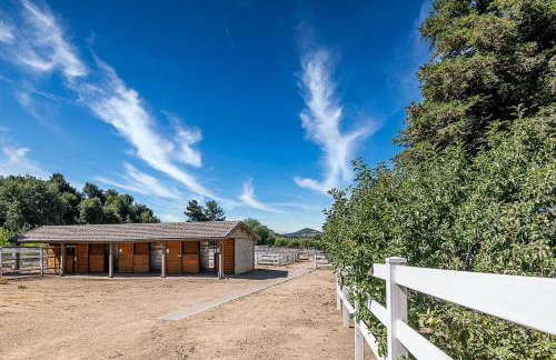 The Oaktree Estate by Fieldtrip 7 Acre Private Resort with Lake Pool Vineyard - Foto 13