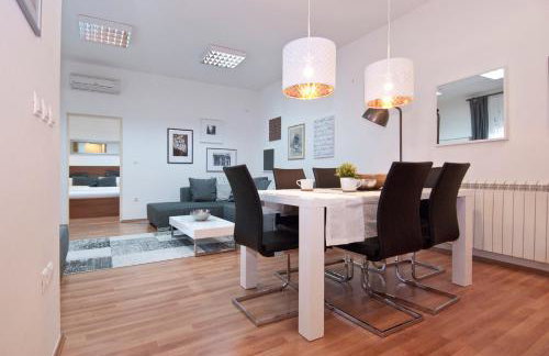 City Lights Apartment - Photo 18