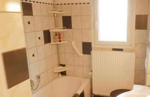 2 Zimmer Wohnung mit Küche und Terrasse - Foto 27