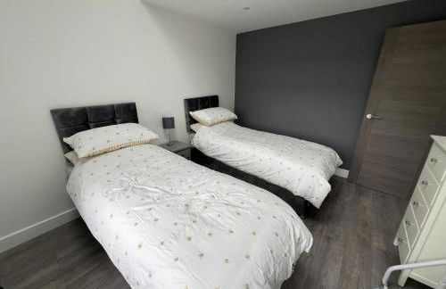 Whole house -Sleeps4-Parking-Garden-BikingHiking - Foto 12