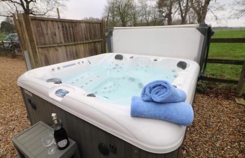 South Lodge - Longford Hall Farm Holiday Cottages - Photo 26