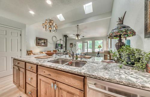 Cloudcroft Townhome on Golf Course with Deck! - Foto 9