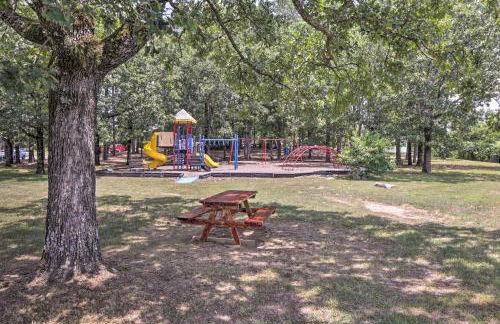 4 Mi to Greers Ferry Lake Condo with Deck and Balcony - Foto 30