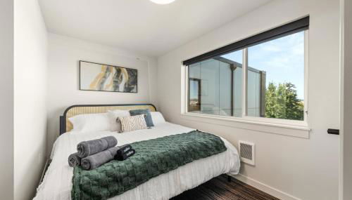 2BR Apartment in DT with Parking - Foto 1