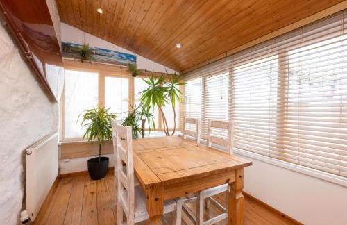 Stylish Cottage - Walk to Beach & Pubs & Fast WiFi - Foto 18