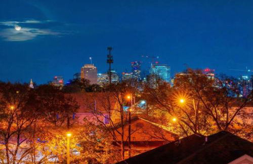 Skyline Views with Double Rooftop Deck & Game Room - Foto 45