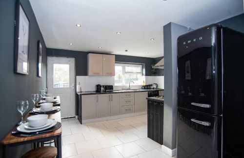 Dawley ProStay – Parking + Fast WiFi - Photo 10