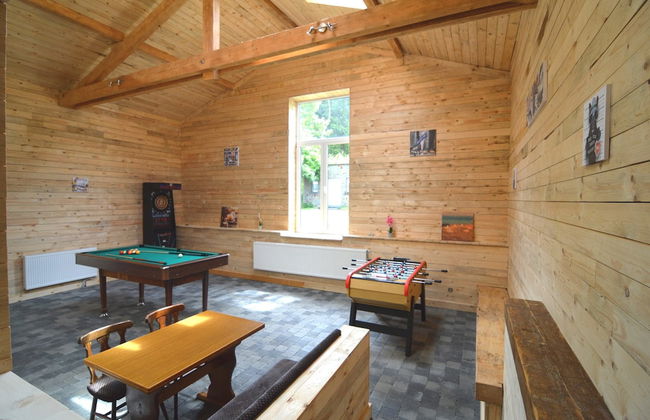 Mansion With Pool & Bar - Photo 24