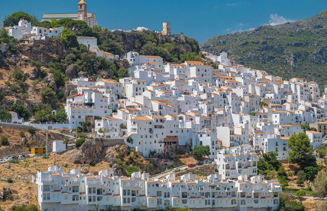 Stylish House, Patio, Pool, Mountains, Stunning White Village, sea 20 Mins Away - Photo 1