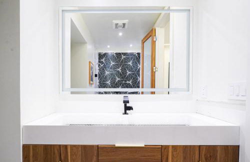 Modern Loft with Park Like Setting View - Foto 27