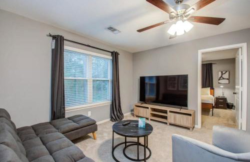 Luxury Mansion Dream Home - 6 Bed Pool Grill - Photo 16