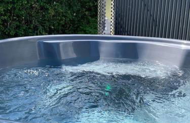 Shepherds Hut with Scandinavian Hot Tub and hydromassager - Foto 2