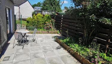 Hazeldene Apartment Unit - Photo 3, Garden