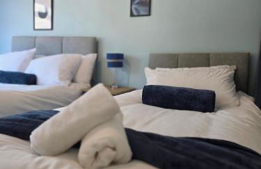 Stylish 3-Bed Home with Parking - Ideal for Long Stays - Photo 19