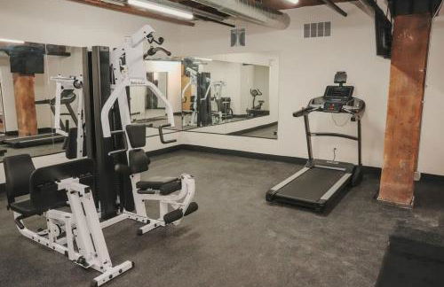 River North Private Balcony With In and Out Parking - Foto 47