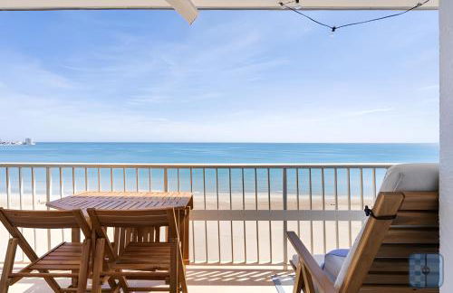 El Acuario - Primera línea y todas las ventanas dan al mar - Foto 4