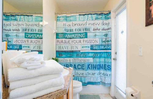 5 bedroom, 7 bed , 3 bathroom Midterm Rental Home with Pool and Game room, near Disney - Foto 23