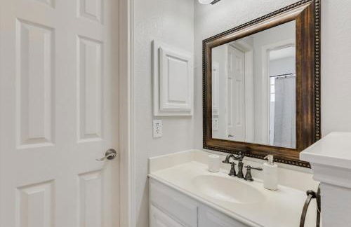 Luxurious Home w Cinema Room & Private Pool - Foto 41