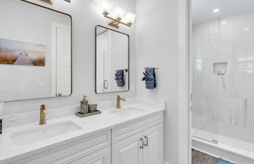 Bayview Pointe - Luxury home with heated pool! Near Anna Maria isle! - Photo 22