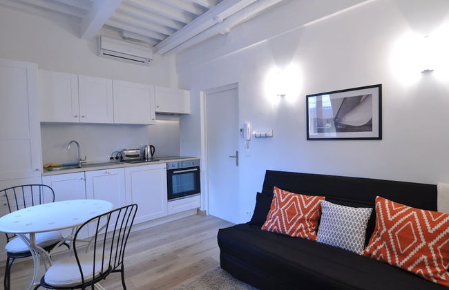 Picasso Apartments - Photo 11