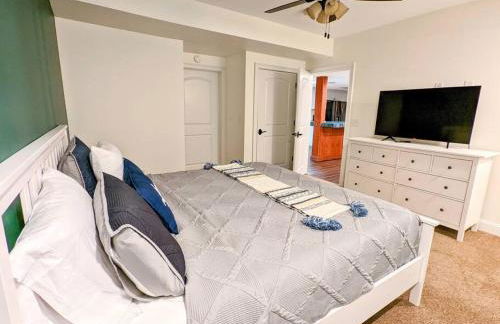 The Athena Hideaway - hottub, firepit, lake & racetrack - Foto 49