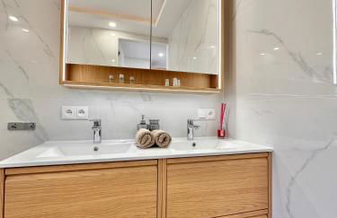 Sunset Apartment 6 - Photo 8