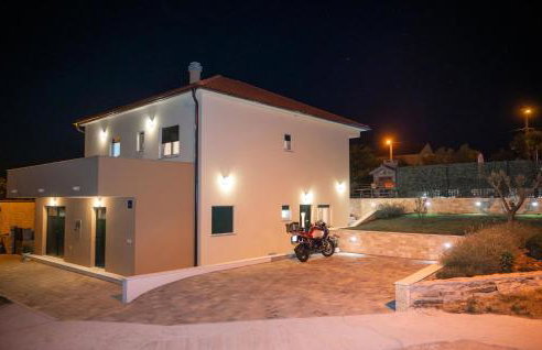 Gorgeous Home In Danilo With Wifi - Photo 21