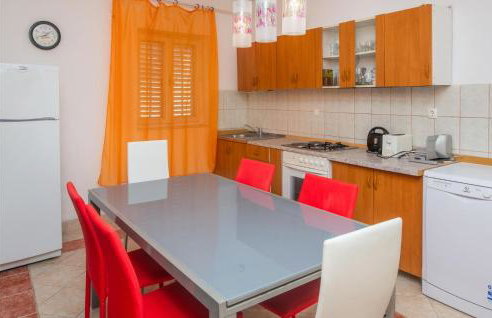 Cozy Home In Cista Velika With Wifi - Photo 6