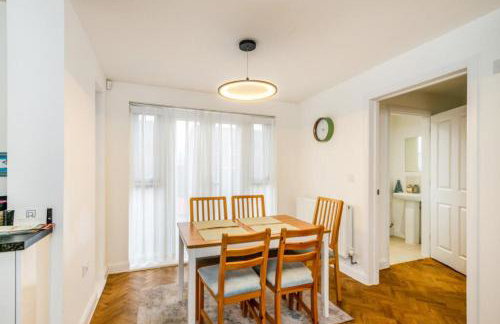 3-Bed Home Chichester with Parking, Ensuite & Garden - Foto 10