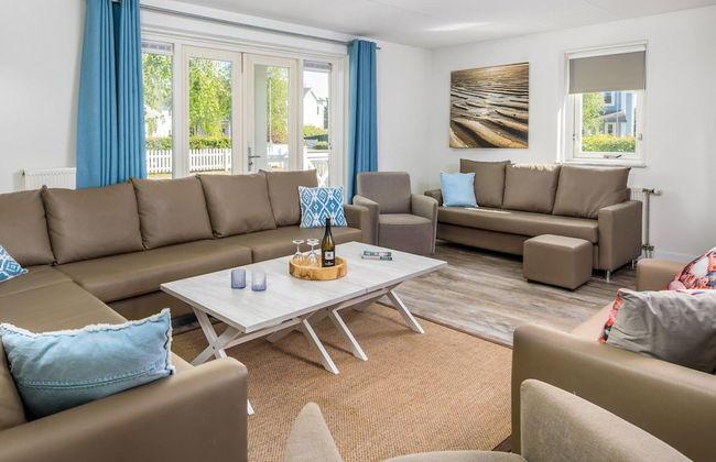 Villa in Hellevoetsluis Near North Sea Beach - Photo 5