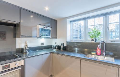 4-Bedroom Seafront House in Southend Sea Views - Pass the Keys - Foto 13