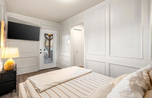 Cosy Waterfront Home - Photo 15